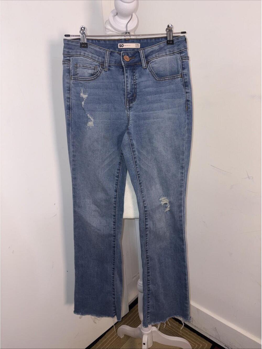 SO Goods For Life Low Rise Books Cut Distressed Jeans Size 3/26W Light Wash Stre